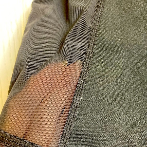 Fabletics Black with Sheer Accents Capri Pocket Leggings Size XS - Picture 5 of 12